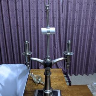 IDC 大塚家具　重圧感あるテーブルランプ　2台