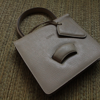 値下げしましたロエベ レザーハンドバッグ バルセロナ LOEWE