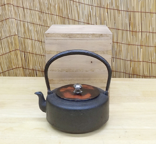 茶道具★高橋 敬典 正寿堂　鉄瓶 漁夫・筏図　約径16cm　煎茶 お茶 やかん  ☆ PayPay(ペイペイ)決済可能 ☆ 札幌市 豊平区 平岸 アウトレットモノハウス