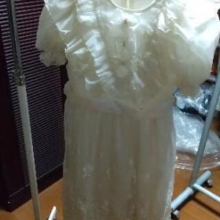 古い白いドレスです。