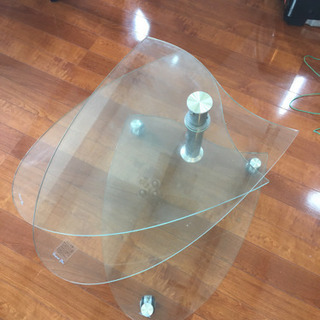 三段ガラステーブル