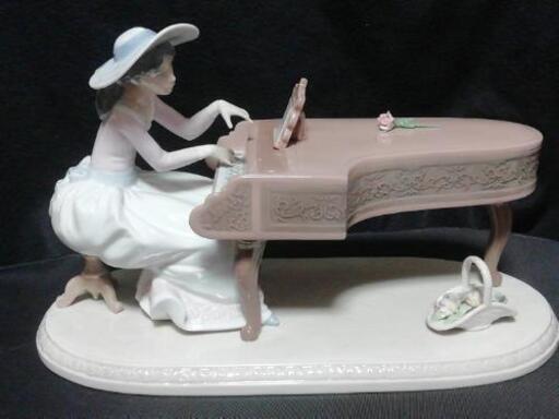 リヤドロ  6452/LLADRO 陶製人形飾り物  ピアノ