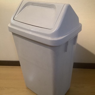 プラスチックゴミ箱