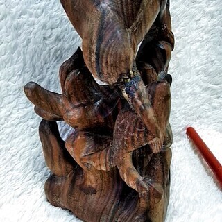 ☆アンティーク工芸品・縦34㎝・木彫り・魚を獲る鳥の一瞬・インテリア＆