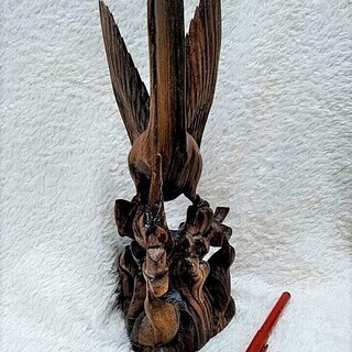 ☆アンティーク工芸品・縦34㎝・木彫り・魚を獲る鳥の一瞬・インテリア