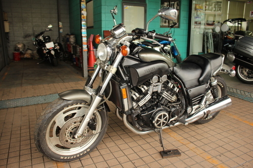 レストアベース車両　ほぼノーマル　カーボン柄外装　V-MAX　後期型　平成13年モデル（JP-00048）宮城支店　店頭お引渡し価格！！