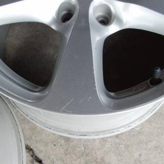 ＢＯＲＢＥＴ・ボルボ・プジョー・ルノーなどＰＣＤ１０８の５穴１７×８Ｊ＋４０の４本