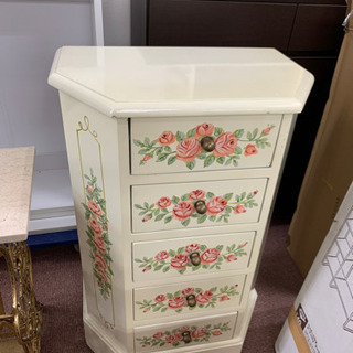 昭和レトロ ホワイト木製タンス 引き出し7つ 昭和レトロ ホワイト木製タンス 引き出し7つ 昭和レトロ 花柄 木製