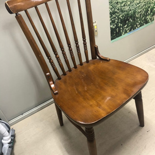 木製の椅子１脚
