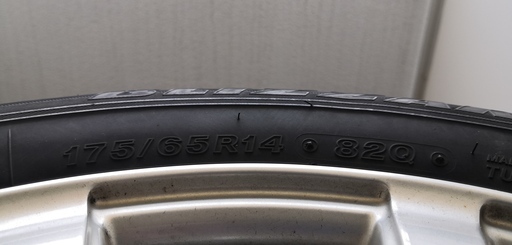 7月末まで：スタッドレスタイヤ ホイール付き 4本セット（175/65 R14）