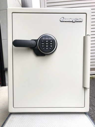 ◆SentrySafe セントリー ビッグボルト 耐火金庫 テンキーロック W約47×D約44×H約60cm