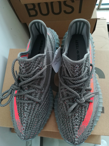 新品アディダス イージーブースト 350V2 Beluga
