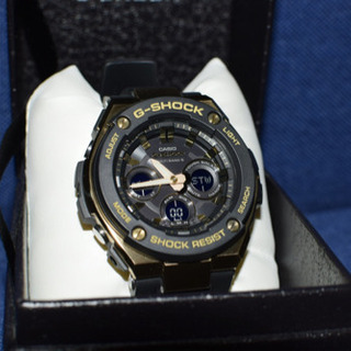新品同様です　CASIO　G-SHOCK　GST-W300G-1A9JF