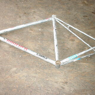 自転車、フレーム　１（１）グレイ色