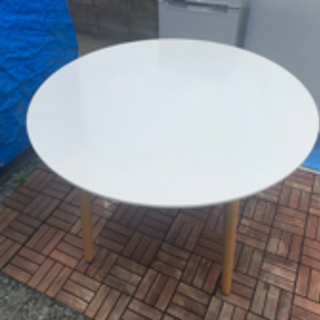 円盤型テーブル(ホワイト)&IKEA椅子