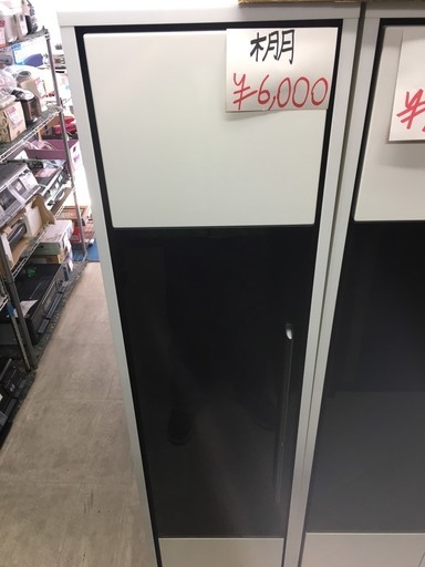 ☆中古 激安！！ 上質収納棚　木製　ガラストップ　インテリア収納　￥6,000！！