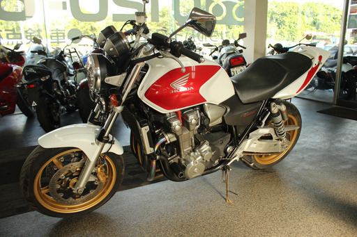 少走行！ストライカー製マフラー　CB 1300 SF - 2　車検取得渡し！！( JP-00019)宮城支店　店頭お引渡し価格！！