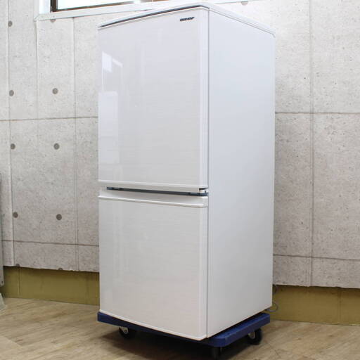 ＊R258)【ほぼ新品/高年式】シャープ/SHARP 2ドア 冷凍冷蔵庫 137L SJ-D14E-W 2019年 つけかえどっちもドア 霜取り不要 ノンフロン冷媒