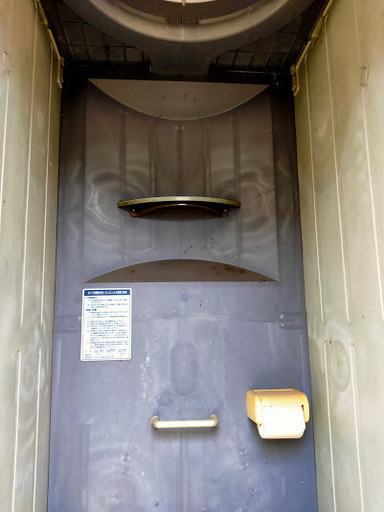 仮設トイレ　中古　2棟＊1棟扉難有　簡易水洗　長期放置品　高松市西部現地引き取り限定