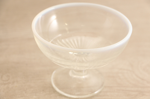 古いかき氷の器 氷コップ ×4個セット 乳白ガラス 剣先ガラス 泡ガラス 