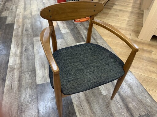 ACME Furniture(アクメファニチャー)のチェアが買取入荷しました。