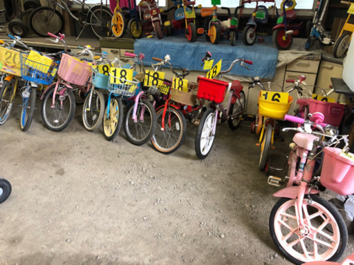 幼児車16インチ　新古車　補助輪付　11,000円（税込）