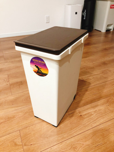 細長い透明ケースとゴミ箱 Ippei 下小田井の家具の中古あげます 譲ります ジモティーで不用品の処分