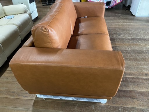 イタリアン革の上代50万円のソファーを59800円で販売します！コロナ禍でメーカーが投げ価格で売りにきたので安くします！