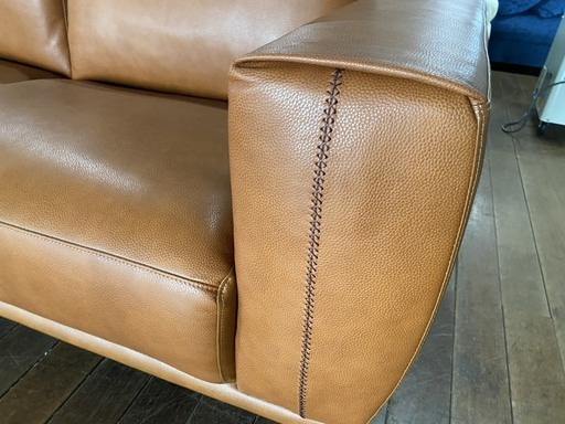 イタリアン革の上代50万円のソファーを59800円で販売します！コロナ禍でメーカーが投げ価格で売りにきたので安くします！