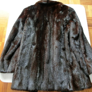 とても綺麗な『SAGA MINK』のコート、おすすめです！！