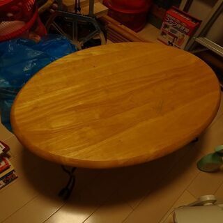 楕円形の折り畳みテーブル