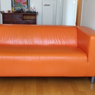 キッチンベンチ、ソファ、椅子、アンティーク置台3つ