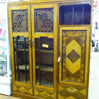 表示価格の半額！39980→19990　アンティーク調　レトロ家具　象嵌　3枚扉キャビネット　飾棚　収納　リビングボード　輸入家具調　