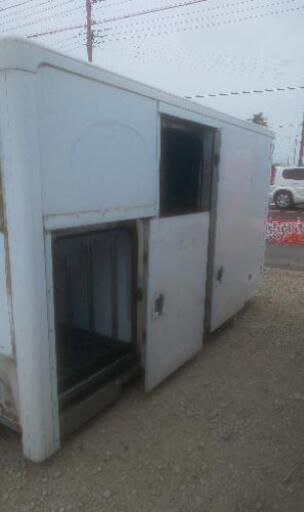 値下げしました！)【横扉付き】【2スペース】【3t車でも配送可】物置き