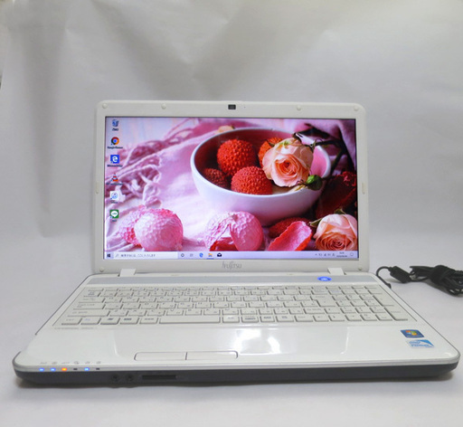 富士通 メモリ4GB HDD160GB ノートパソコン/webカメラ/ホワイト