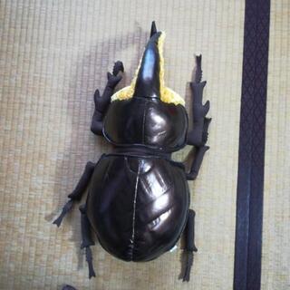 大型カブトムシのぬいぐるみ