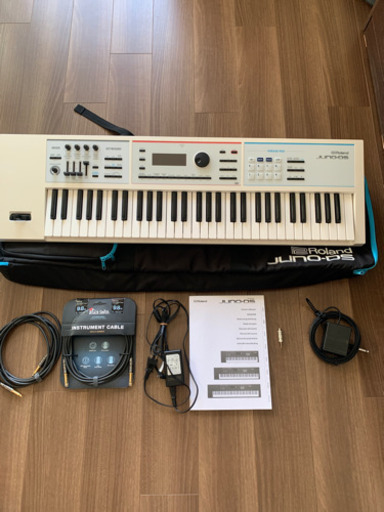【美品】ROLAND ( ローランド )  電子キーボードJUNO-DS61 61鍵キーボードシンセサイザー
