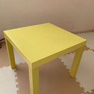 テーブル 黄色