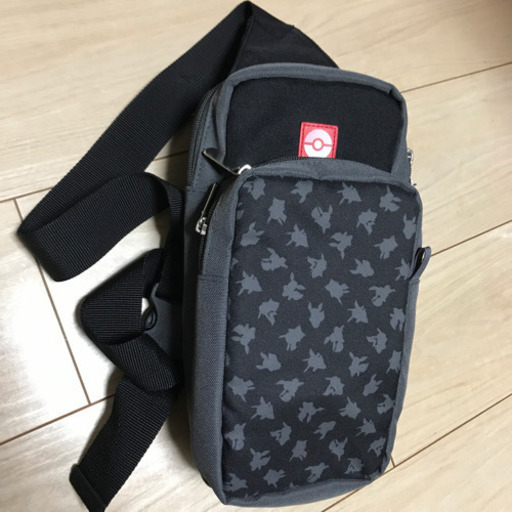 ショルダーポーチ For Nintendo Switch Let S Go ピカチュウ Let S Go イーブイ モクモク 近鉄日本橋のバッグの中古あげます 譲ります ジモティーで不用品の処分