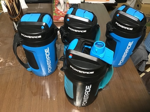 値下げしました。水筒4つセット。保温衝撃吸収、1、5リットル、アメリカ
