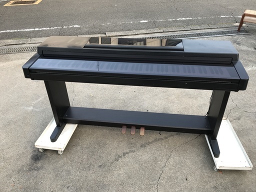 【ヤマハ　クラビノーバ　YAMAHA Clavinova  CLP-560  中古動作品　キズ多め】