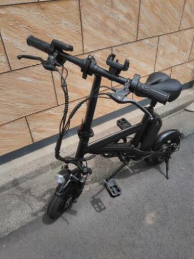 最新 スタイリッシュでスマートな折り畳み式 電動自転車 電動バイク！ ブラック