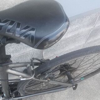 クロスバイク ブリジストン CYLVA グリーンレーベル 24段変速 シルバーグレー 配送無料