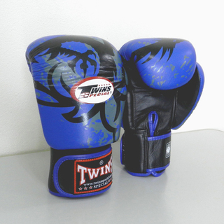 美品 キックボクシング グローブ 16オンス TWINS 青 ドラゴン  ☆ PayPay(ペイペイ)決済可能 ☆ 札幌市 北区 屯田