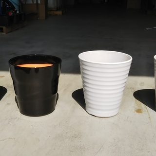陶器鉢植え　4つセット（白一つはプラスチック製）