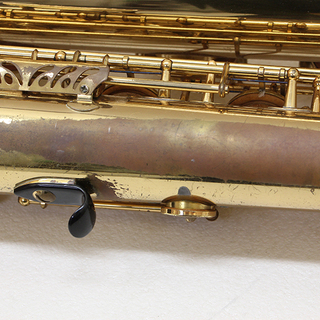 作動未確認 現状販売 ジャンク YANAGISAWA バリトンサックス 型式不明 彫刻在り 管楽器 吹奏楽 楽器 木管楽器(P980nxY)