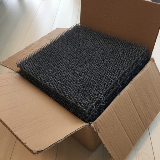 お譲り先決まりました カインズ やわらかジョイント人工芝 30cm 30cm グレー 12枚 優 千歳船橋のその他の中古あげます 譲ります ジモティーで不用品の処分