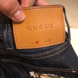 購入価格11万円　定番グッチ虎刺繍デニム