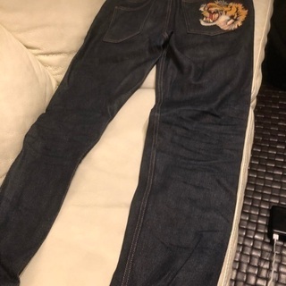 購入価格11万円　定番グッチ虎刺繍デニム