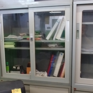 値下げ。家具廃業格安展示備品・中古スチール書庫・収納庫3点セット 